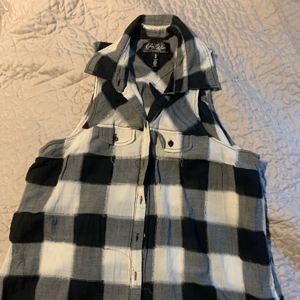 Sleeveless plaid button up